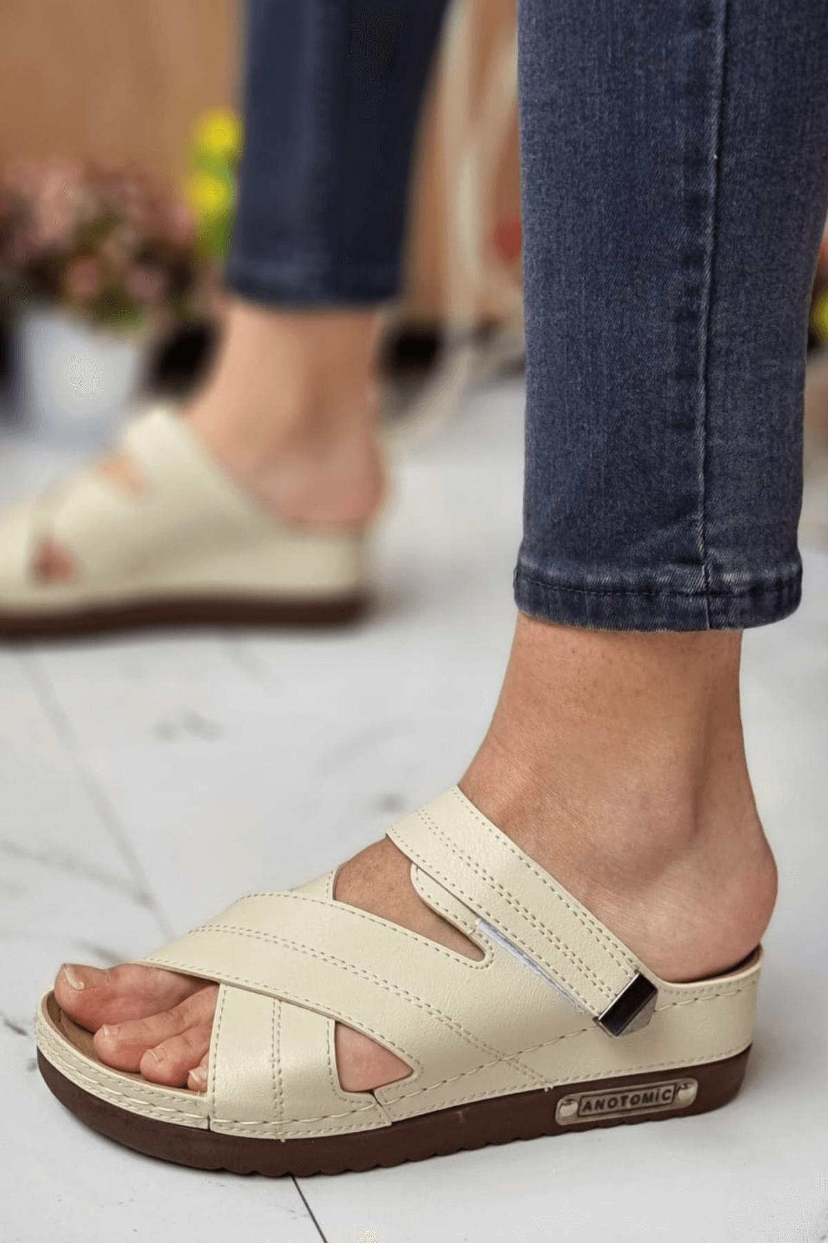 Budi Kadın Şık Konforlu Günlük Terlik Anatomik Ortopedik Taban Suni Deri Anne Dışarı Ev Terliği