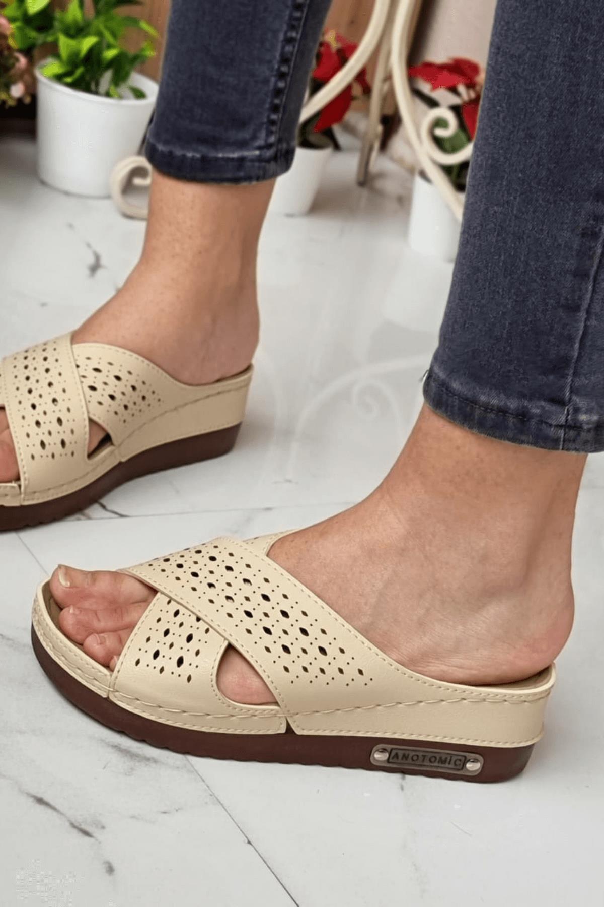 Erika Kadın Günlük Hasır Desenli Terletmeyen Anatomik Ortopedik Taban Anne Dışarı Ev Terliği