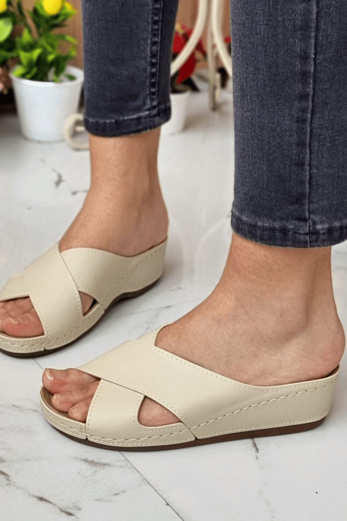 Desy Kadın Ortopedik Taban Şık Konfor Modeli Günlük Terlik Genç Anne Ev Dışarı Terliği