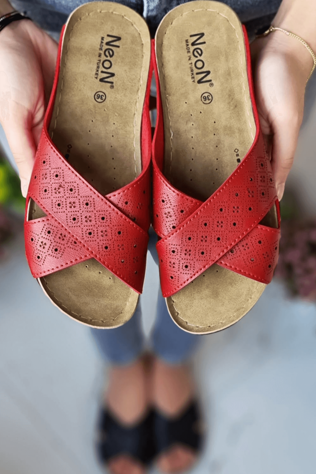 Vira Kadın Günlük Hasır Desenli Ortopedik Tabanlı Topuksuz Şık Genç Anne Misafir Dışarı Çık Ev Terliği