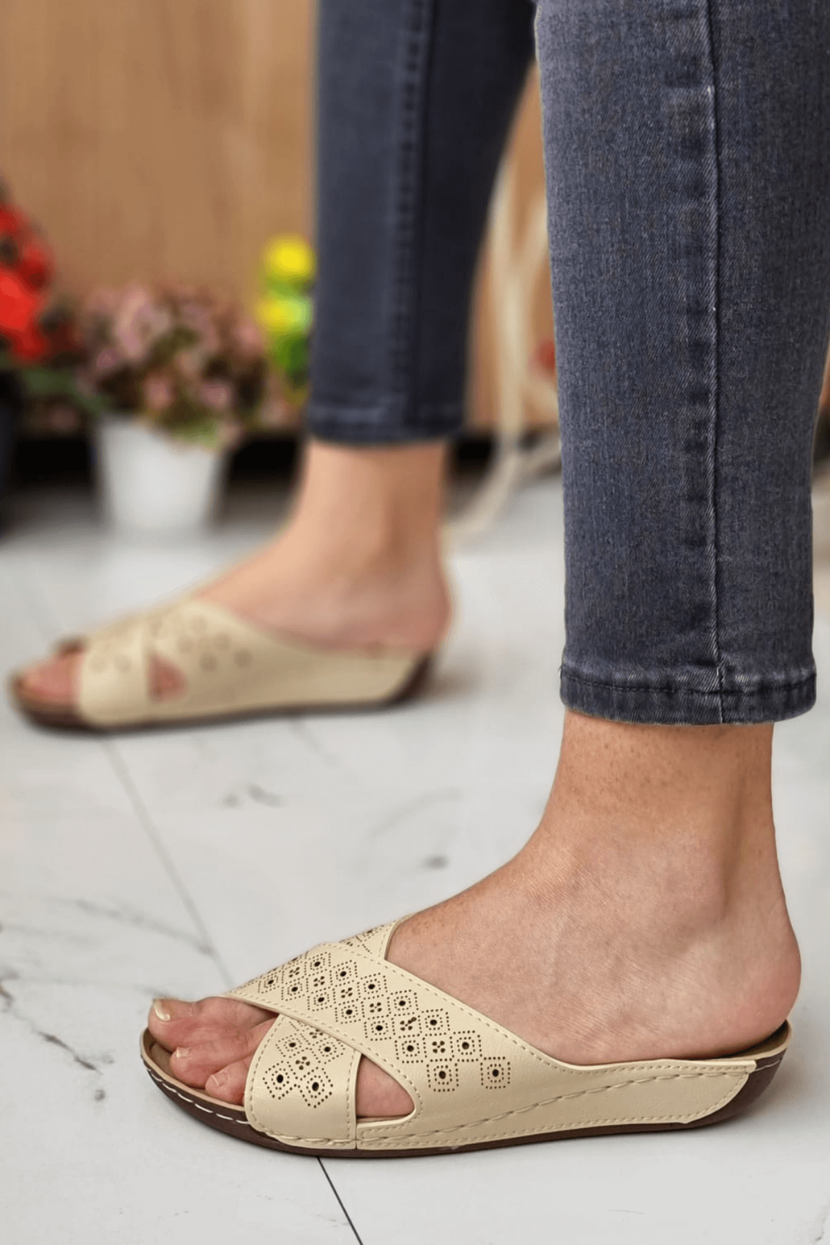 Vira Kadın Günlük Hasır Desenli Ortopedik Tabanlı Topuksuz Şık Genç Anne Misafir Dışarı Çık Ev Terliği