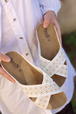 Vira Kadın Günlük Hasır Desenli Ortopedik Tabanlı Topuksuz Şık Genç Anne Misafir Dışarı Çık Ev Terliği