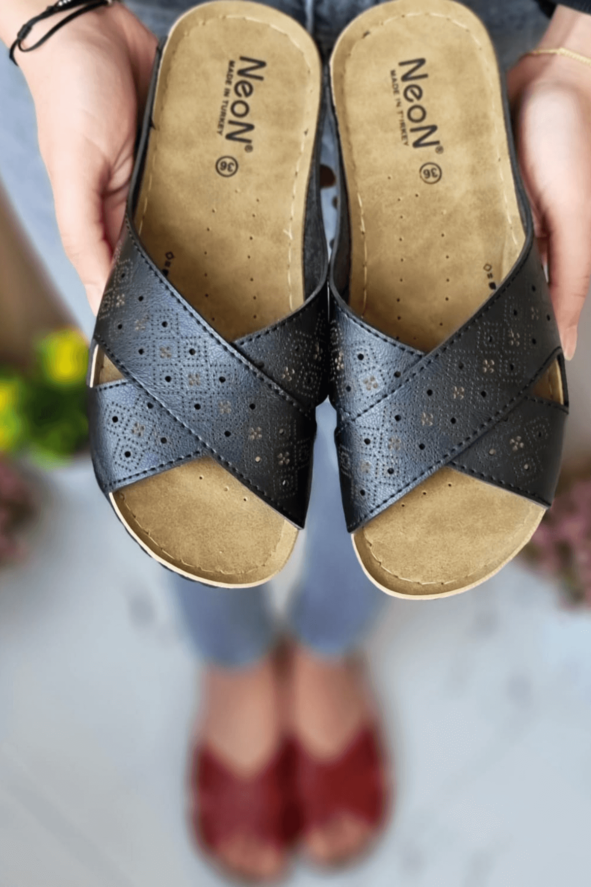 Vira Kadın Günlük Hasır Desenli Ortopedik Tabanlı Topuksuz Şık Genç Anne Misafir Dışarı Çık Ev Terliği