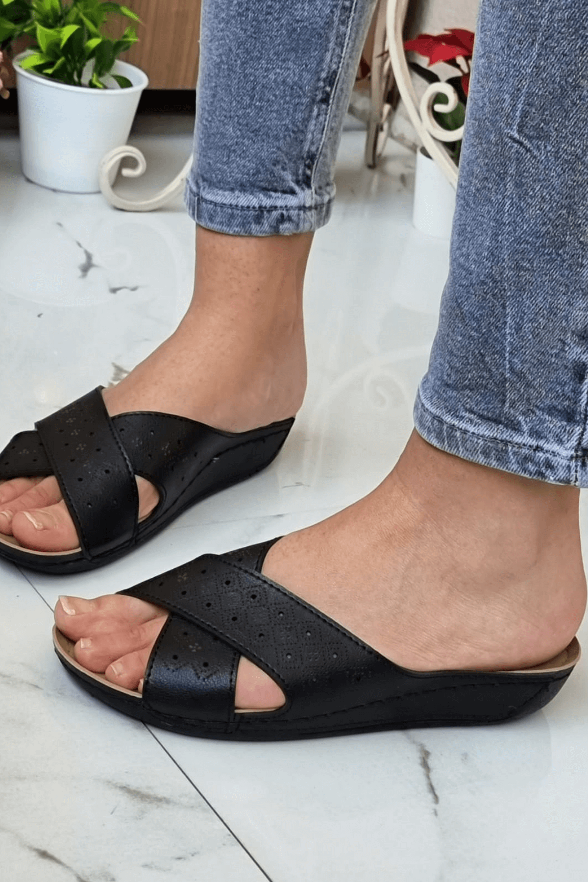 Vira Kadın Günlük Hasır Desenli Ortopedik Tabanlı Topuksuz Şık Genç Anne Misafir Dışarı Çık Ev Terliği