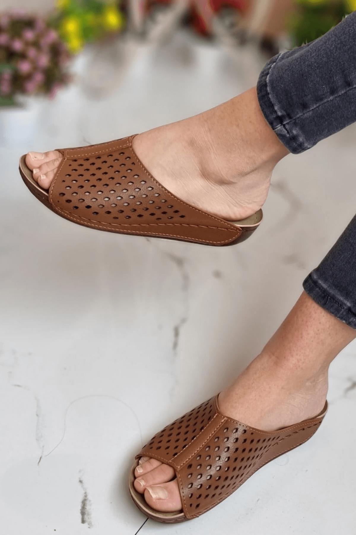 Rini Kadın Şık Konforlu Lazer Desenli Günlük Ortopedik Taban Anne Misafir Dışarı Ev Terliği