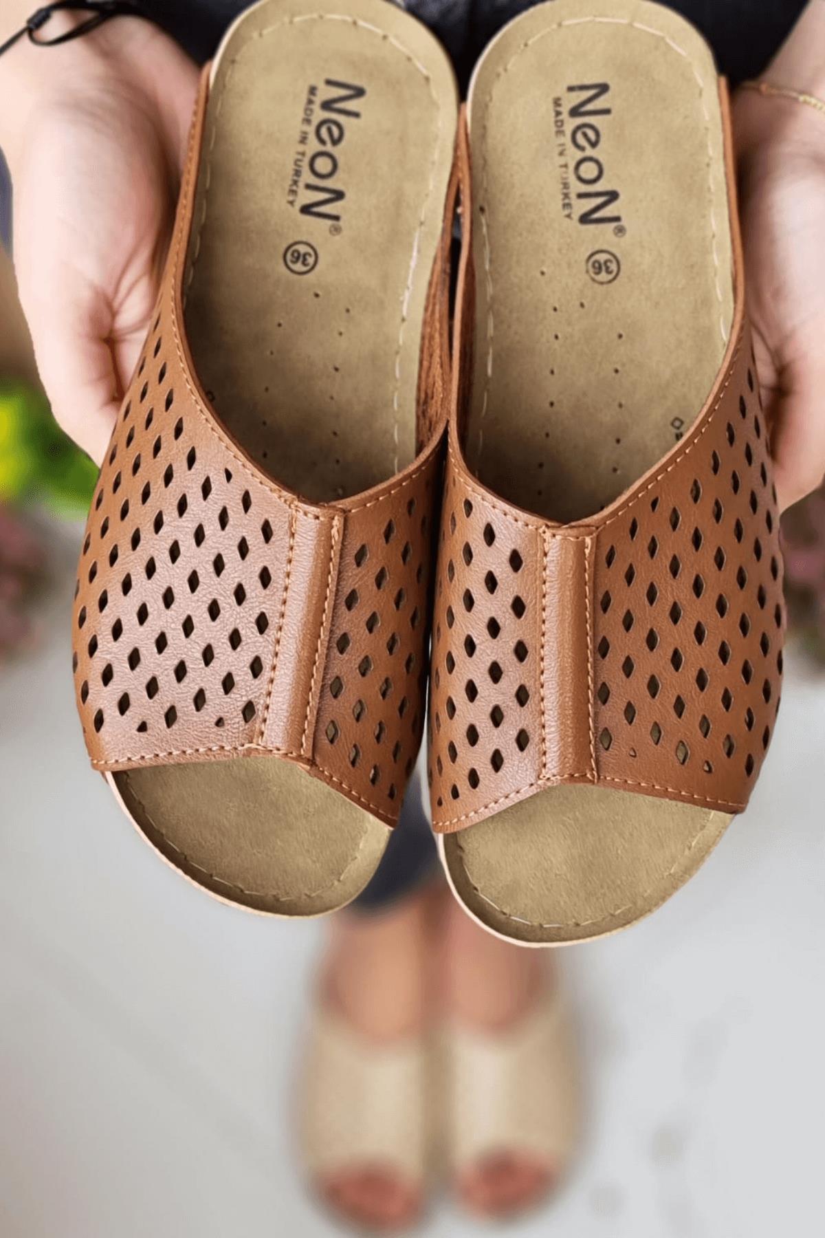 Rini Kadın Şık Konforlu Lazer Desenli Günlük Ortopedik Taban Anne Misafir Dışarı Ev Terliği