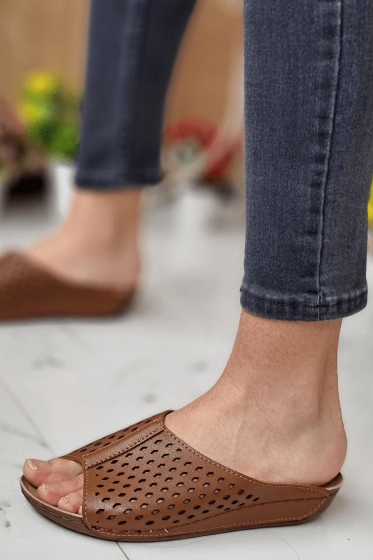 Rini Kadın Şık Konforlu Lazer Desenli Günlük Ortopedik Taban Anne Misafir Dışarı Ev Terliği