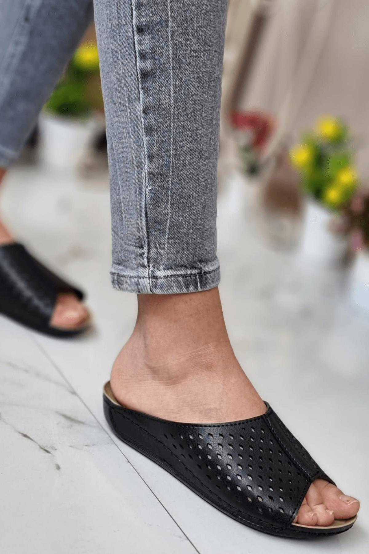 Rini Kadın Şık Konforlu Lazer Desenli Günlük Ortopedik Taban Anne Misafir Dışarı Ev Terliği