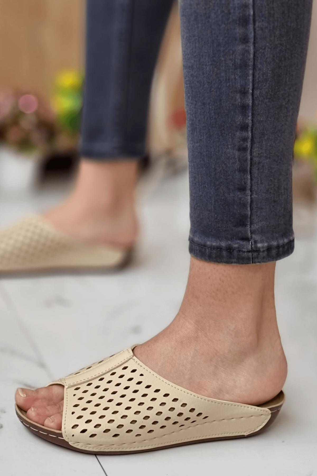 Rini Kadın Şık Konforlu Lazer Desenli Günlük Ortopedik Taban Anne Misafir Dışarı Ev Terliği