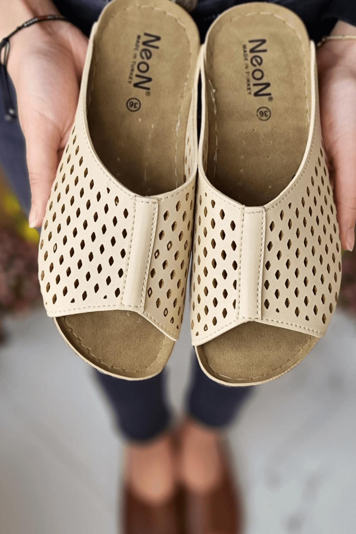 Rini Kadın Şık Konforlu Lazer Desenli Günlük Ortopedik Taban Anne Misafir Dışarı Ev Terliği