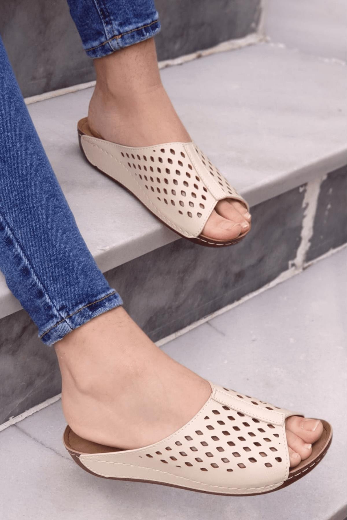 Rini Kadın Şık Konforlu Lazer Desenli Günlük Ortopedik Taban Anne Misafir Dışarı Ev Terliği